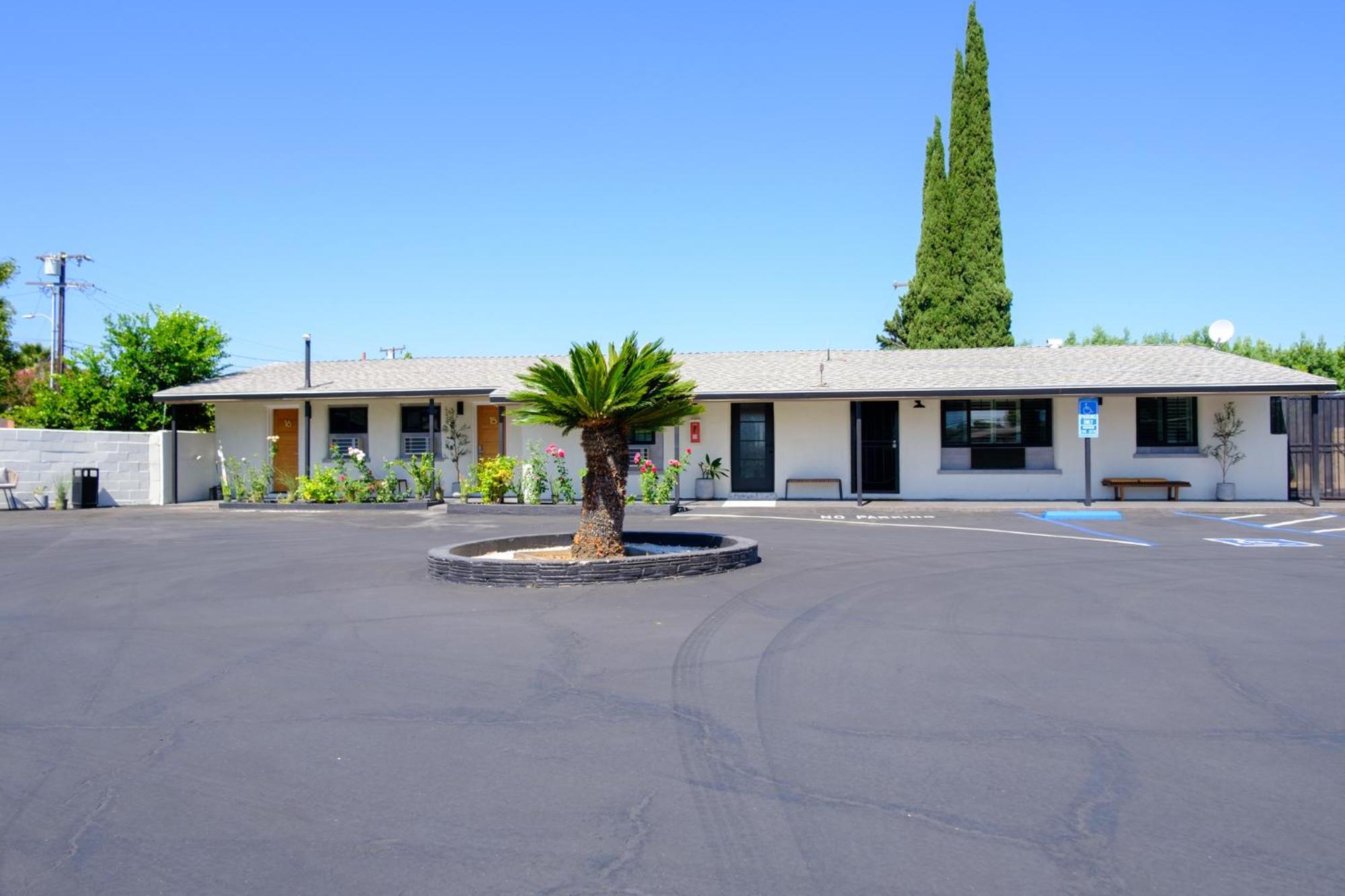Adobe Inn Monterey Park Exterior photo