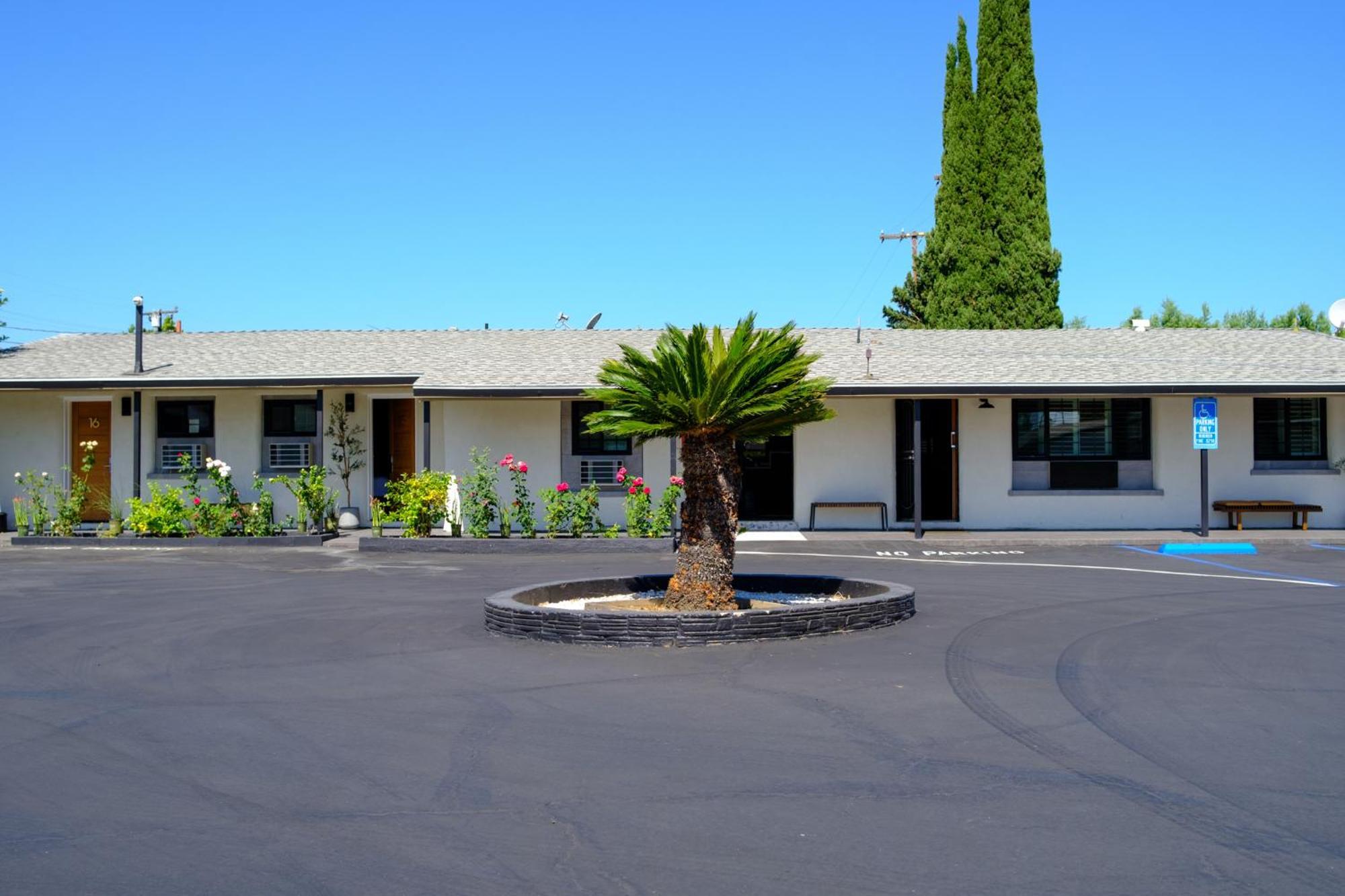 Adobe Inn Monterey Park Exterior photo